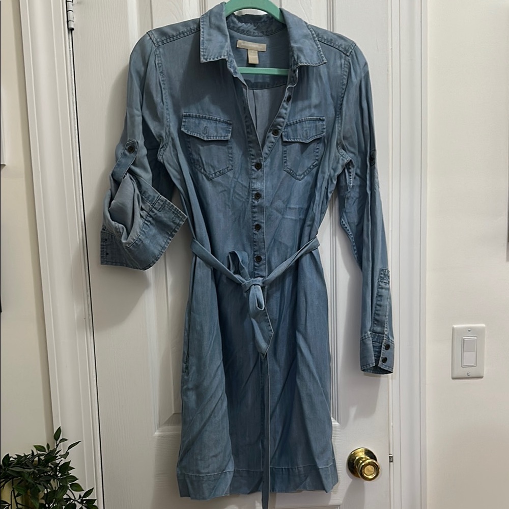Ann Taylor size 8 chambray cargo style shirt dress with belt